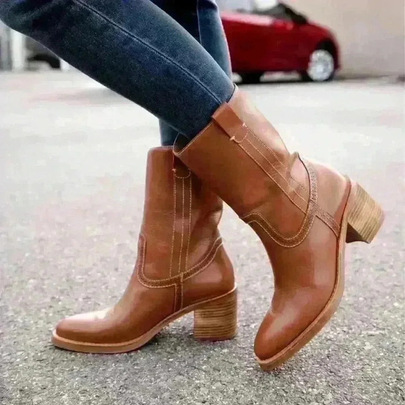 Dolce Vita Shoes - Dolce Vita Colete Bootie in Cognac
Leather Western-Inspired Size 9.5